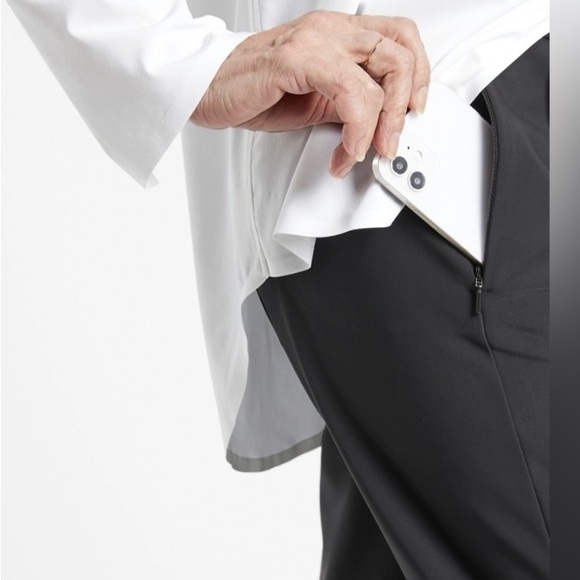 AWAY Luggage Size 4 Womens the Laid Back Trouser Black NWT 25 inch inseam. - Picture 3 of 15